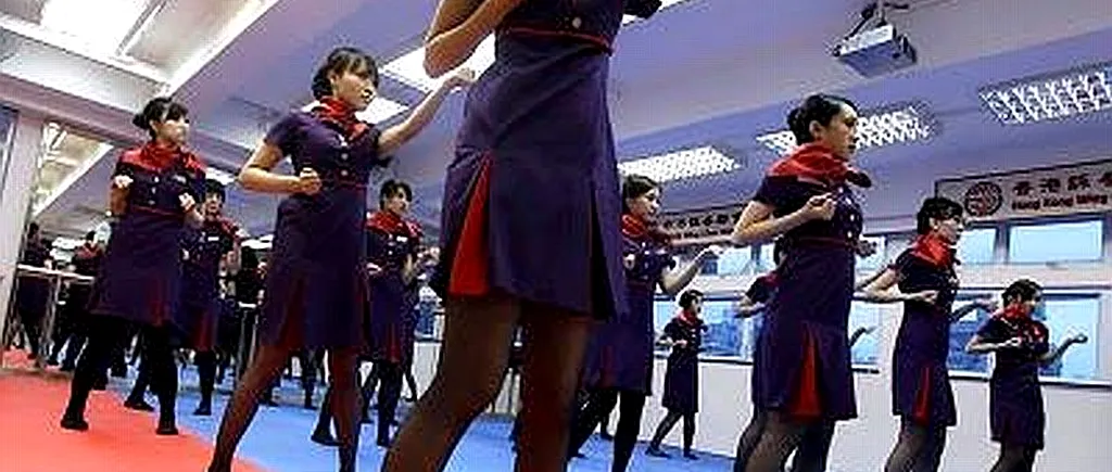 Stewardesele din China, învățate să-și bată pasagerii