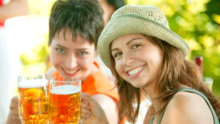 Trei motive pentru care berea nu ar trebui să lipsescă din dieta femeilor