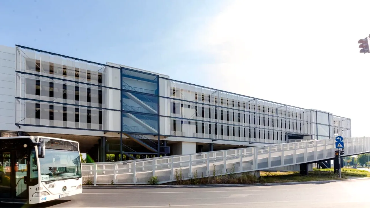 GALERIE FOTO | S-a deschis parcarea de tip Park&Ride de la Pantelimon. Accesul este gratuit și sunt 500 de locuri