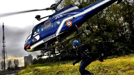 Șase tineri cu cagule și arme false au fost reținuți în Franța de jandarmi. Ce făceau, de fapt, aceștia