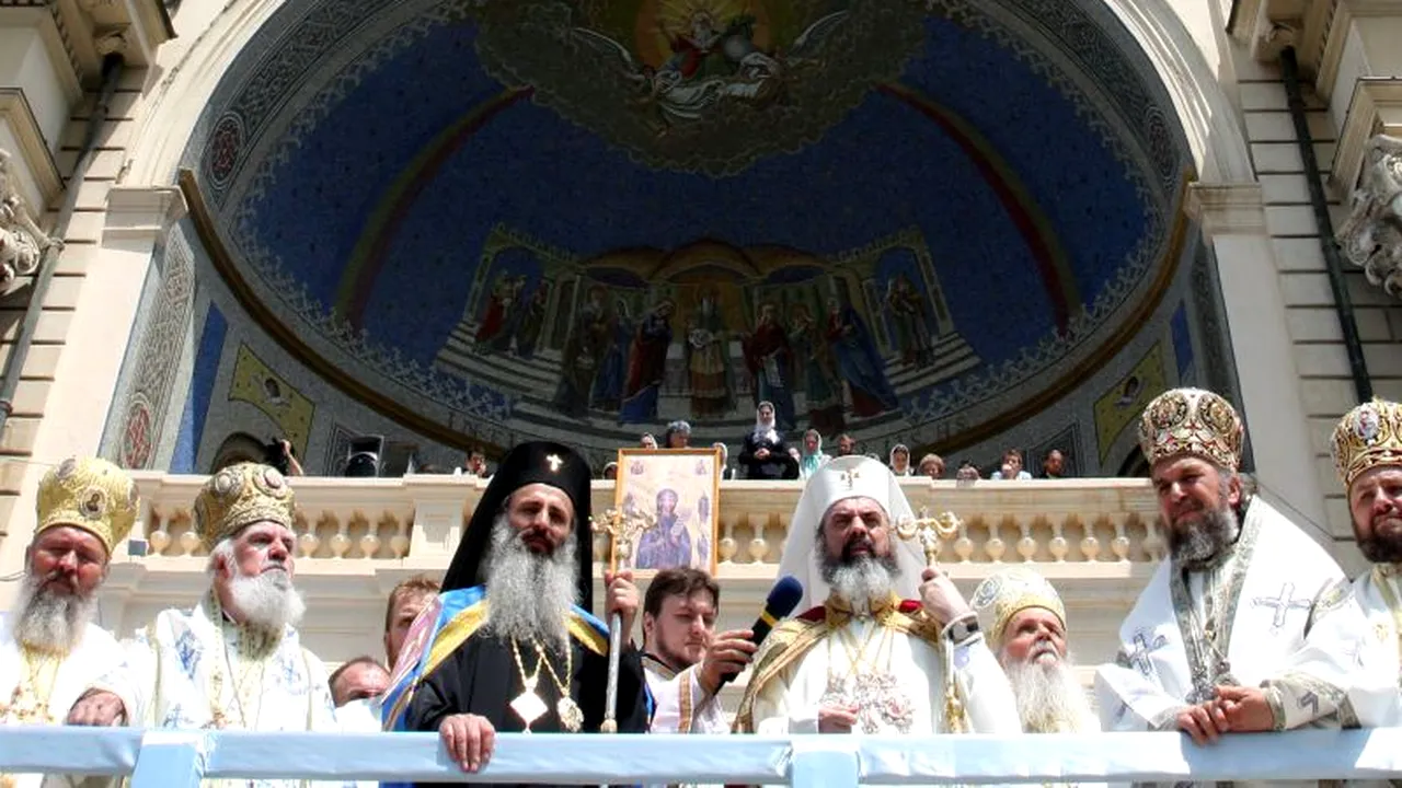 Mitropolia Moldovei vrea familia alcătuită din bărbat și femeie în Constituție. 
