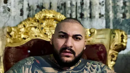 Ce are manelistul Dani Mocanu pe acoperișul vilei sale. Trecătorii sunt uluiți când privesc casa cântărețului de manele