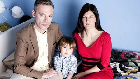 Ce i-au făcut acești părinți copilului lor. 