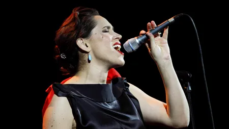 Ce A SPUS solista trupei Pink Martini despre piesa 