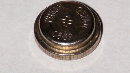 Europarlamentarii interzic folosirea bateriilor cu mercur în jucării, ceasuri și telecomenzi
