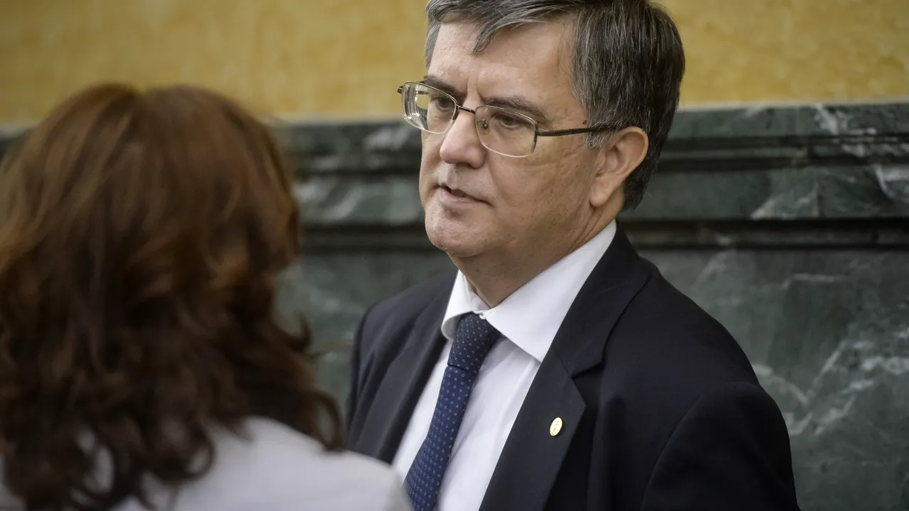 Ministrul Educației a găsit vinovatul pentru fenomenul plagiatelor