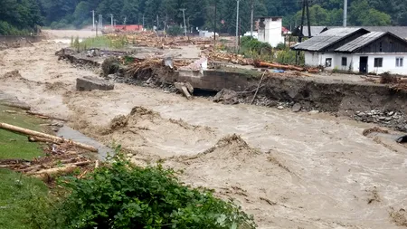 Codul portocaliu de inundații, prelungit până miercuri, pe râuri din Timiș și Caraș-Severin