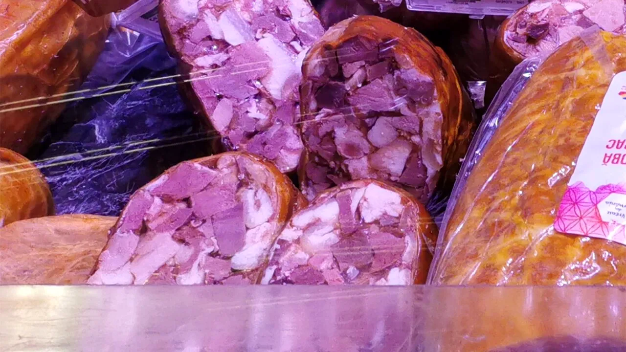 Rețeta autentică de TOBĂ de porc. Pregătește acest preparat tradițional nelipsit de pe masa românilor