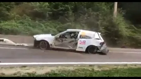 Accident la Raliul Câmpulungului. O mașină a zburat prin aer | VIDEO