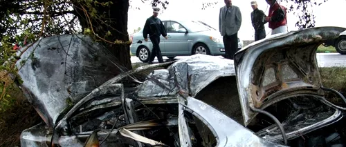 Patru tineri din Giurgiu au murit și unul a fost rănit după ce mașina în care erau s-a izbit de un copac
