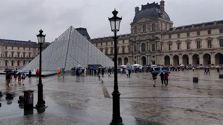 ALERTĂ la Paris: Muzeul Luvru, închis din motive de securitate! / În toată Franța este „urgență de atentat”