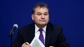 Ministrul interimar al Sănătății, Cseke Attila, dă de pământ cu proiectul legii salarizării al lui Dragoș Pîslaru. Ministerul Sănătății cere eliminarea prevederilor care nu s-au discutat inițial, inclusiv tăierile de 15% din unele sectoare medicale