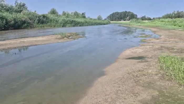 Râurile din Oltenia au secat. Specialiștii spun că debitele sunt la jumătate față de cele normale
