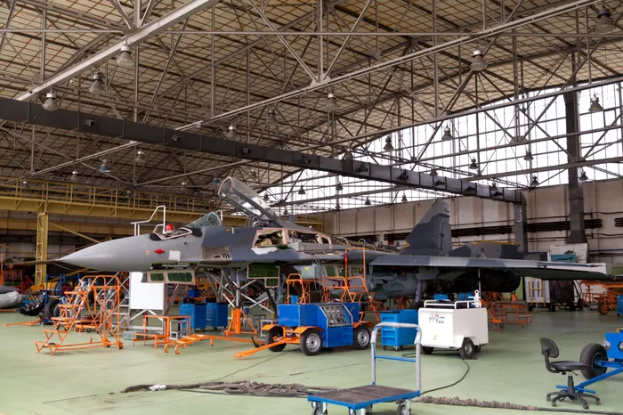 Avion F-16 de fabricație americană, la reparații. Sursa Foto: Shutterstock 