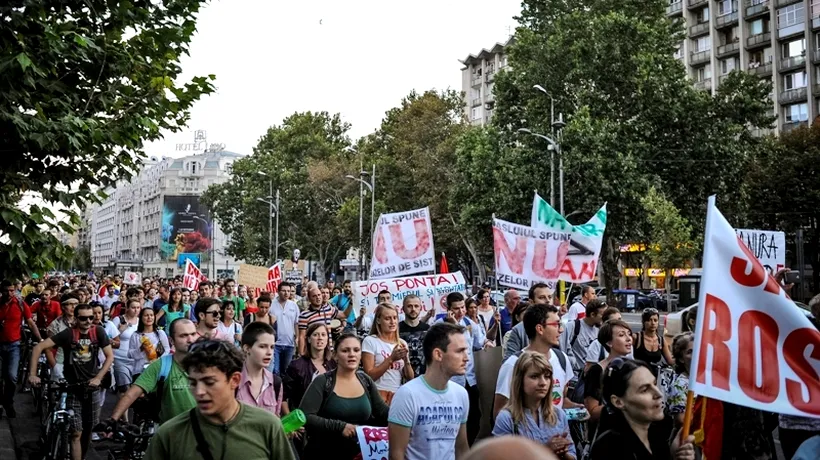 VIDEO. A opta zi de proteste față de proiectul Roșia Montană în București. 10.000 de oameni, în marș prin centrul Capitalei. GALERIE FOTO.UPDATE
