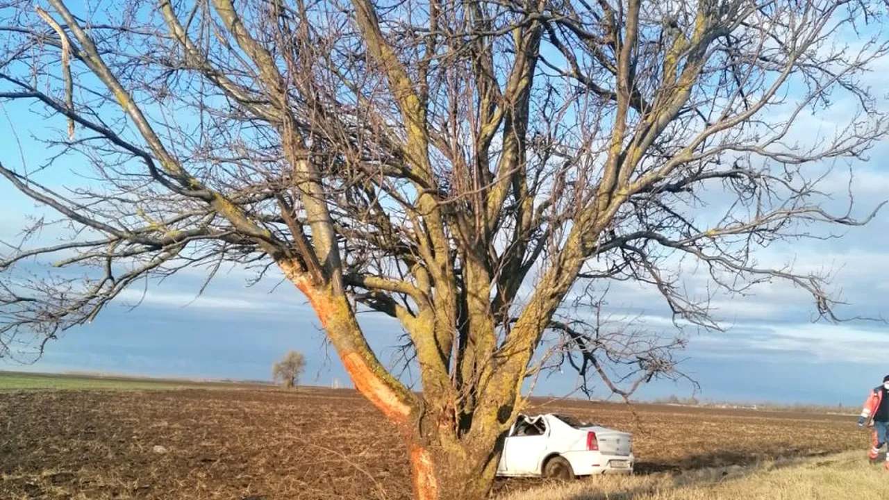 Accident cu trei morți și doi răniți în județul Buzău. Victimele, colegi care mergeau spre serviciu (FOTO)