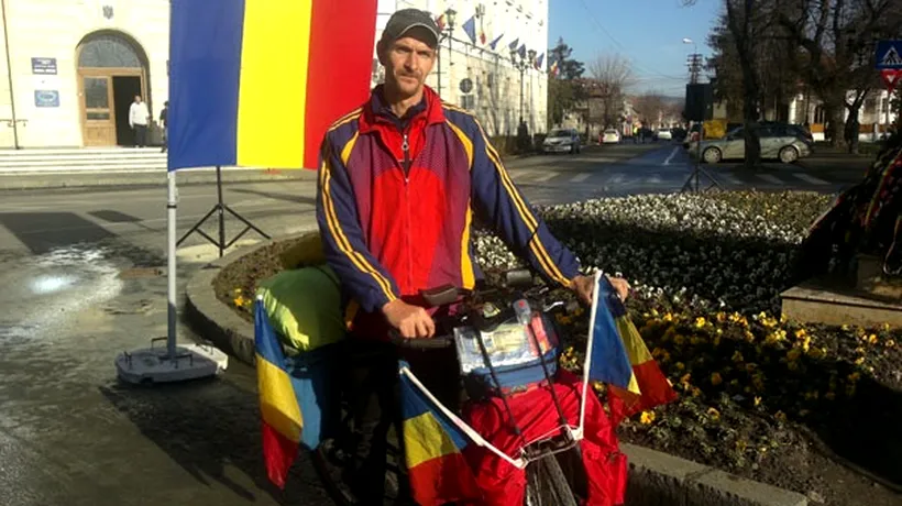 Un lugojan a mers 170 de kilometri cu bicicleta, până la Alba Iulia, ca să arate de 1 Decembrie că iubește România