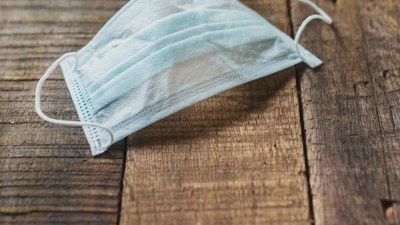 Israel elimină purtarea măștii în locurile publice închise pe măsură ce infecțiile COVID-19 scad