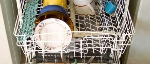 Pericolul din bucătărie: ce se întâmplă cu farfuriile și cănile lăsate prea mult în mașina de spălat vase