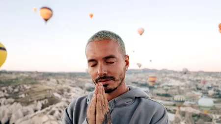 J Balvin, despre lupta împotriva COVID-19: „Au fost zile foarte dificile. Nu e o glumă, nu sunt doar poveşti mediatizate. Virusul chiar există şi e foarte periculos”