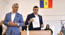 George Simion și Călin Georgescu, la vot împreună cu soțiile / „Am votat împotriva NEDREPTĂȚILOR făcute poporului român”