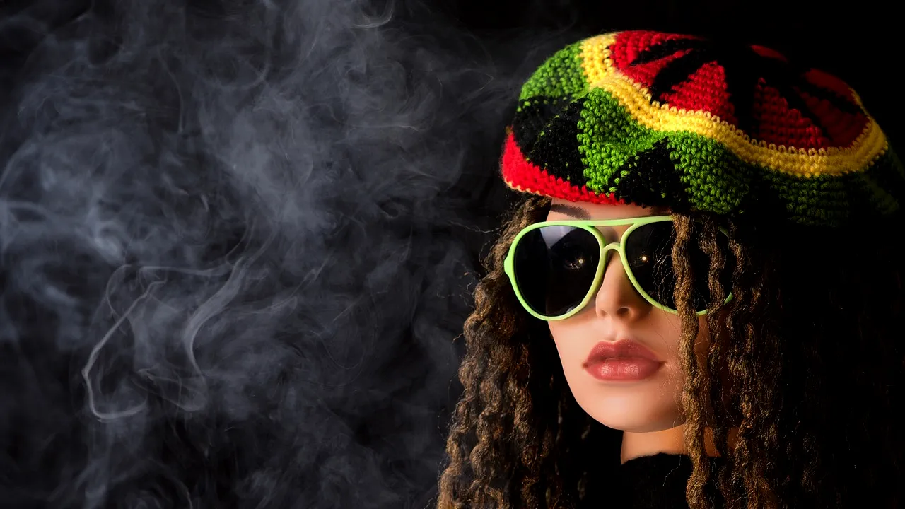 Jurnaliști ai unui site de investigații din Ucraina, filmați în timp ce se DROGAU