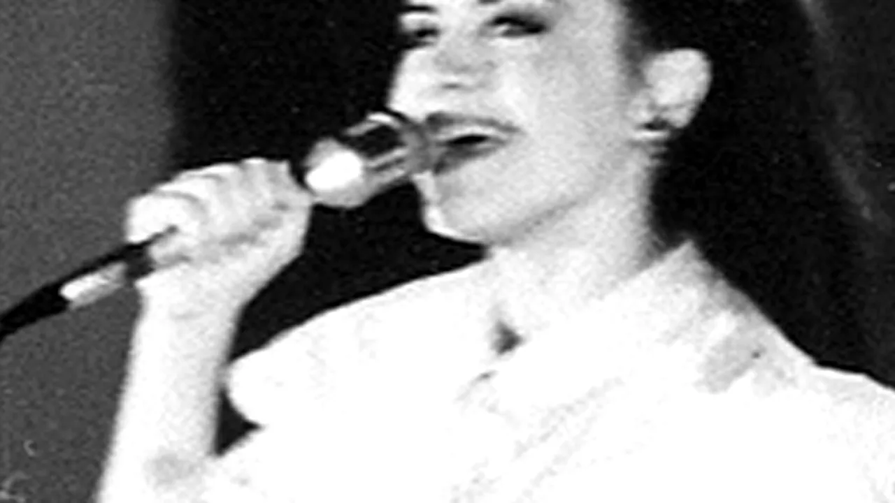 Cum arăta la vârsta de 16 ani, când a câștigat la Festivalul de muzică de la Mamaia