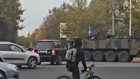 Convoi de vechicule BLINDATE în București. Imagini surprinse în urmă cu câteva momente