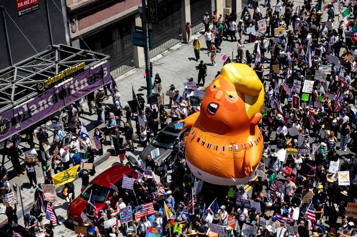 Protestele &bdquo;No Kings&rdquo; din Minneapolis, anulate &icirc;n urma atacurilor armate. Parada militar&#259; a lui Trump continu&#259; | Pre&#537;edintele &icirc;mpline&#537;te 79 ani