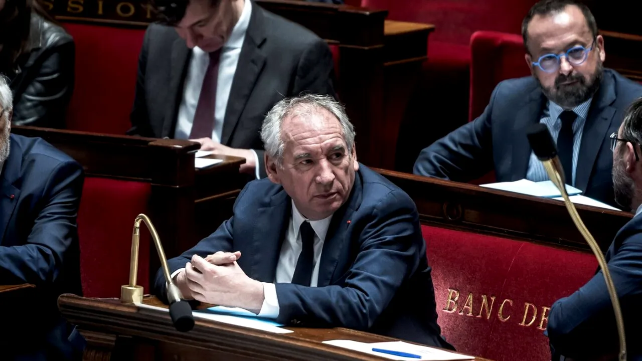 Guvernul Franței se angajează într-o cursă a reînarmării/ Reprezentantul OPOZIȚIEI critică inițiativele lui Macron