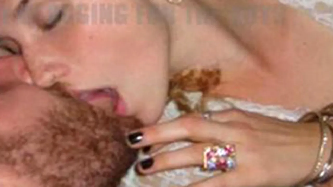 Mod inedit de a-și prezenta nou album. Vedeta care susține că a făcut sex cu o fantomă