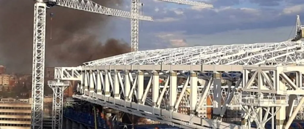Incendiu de proporții la Madrid. Stadionul Santiago Bernabeu, cuprins de flăcări (VIDEO)