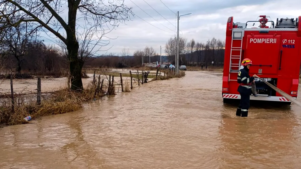 Este risc de inundații în 11 bazine hidrografice. S-a emis Cod Portocaliu