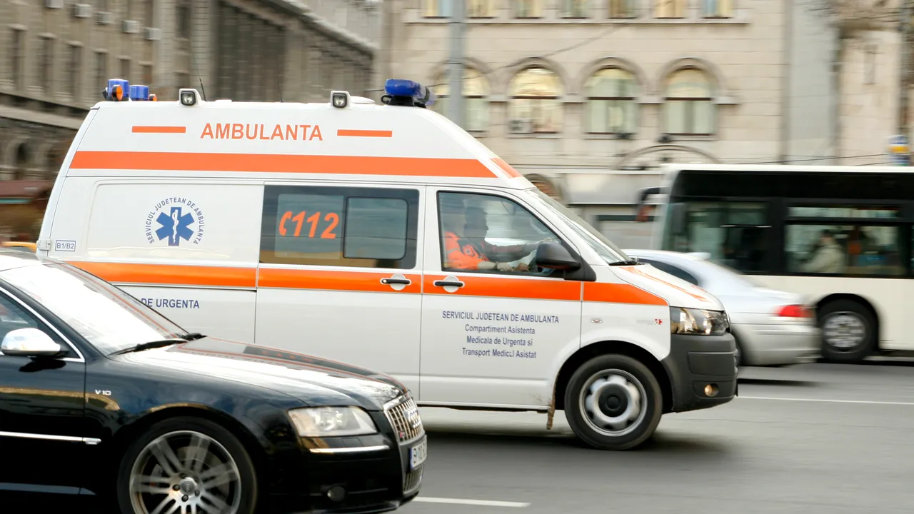 Peste 1.400 de persoane au solicitat ambulanțe în ultimele 24 de ore. Peste jumătate dintre apeluri, de cod roșu și galben