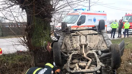 Cinci persoane au fost rănite, după ce mașina în care se aflau s-a răsturnat pe un drum din Ialomița. Câte victime au ajuns la spital