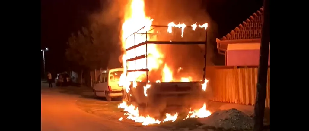 VIDEO | Doi bărbați din Băilești, principalii suspecți în cazul incendierii a două mașini