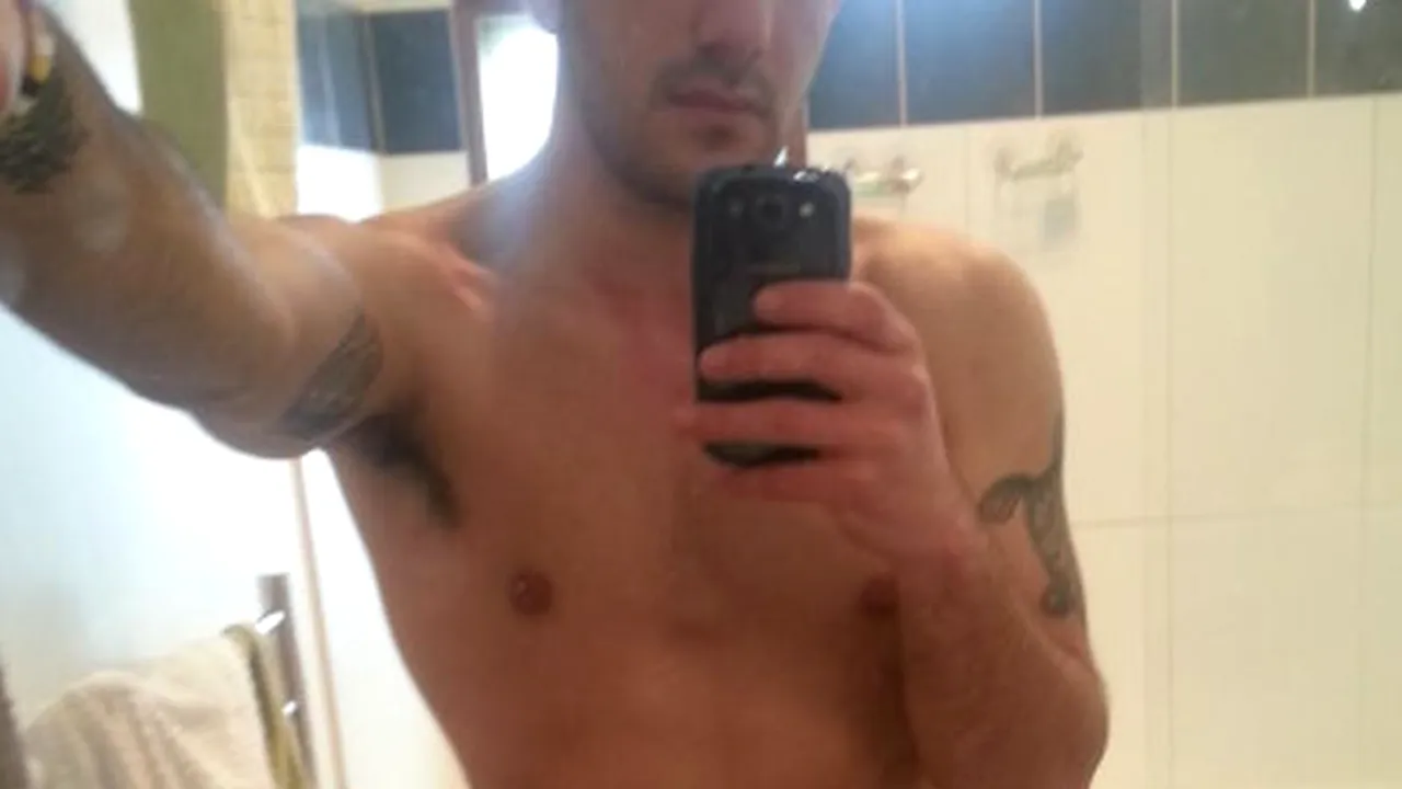 Un bărbat i-a trimis selfie-uri cu el gol directoarei de resurse umane care tocmai îl angajase