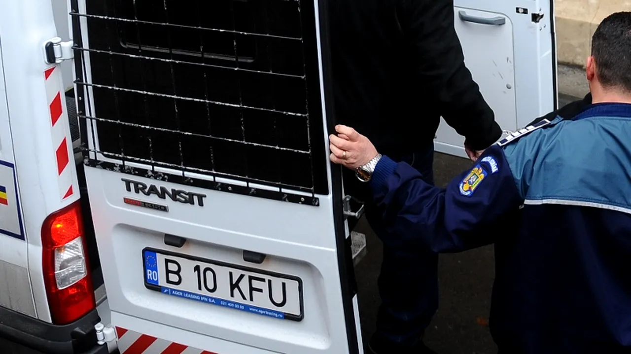 Trei bărbați, printre care doi ofițeri MApN, duși la Poliție după violențe lângă Palatul Cotroceni