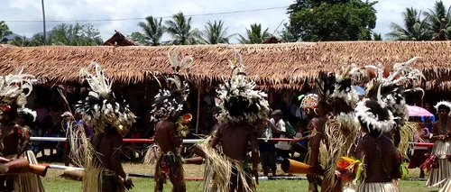 VIDEO | MĂCEL între triburile din Papua Noua Guinee. <i class='ep-highlight'>Bilanț</i> provizoriu: 64 de morți și zeci de răniți!