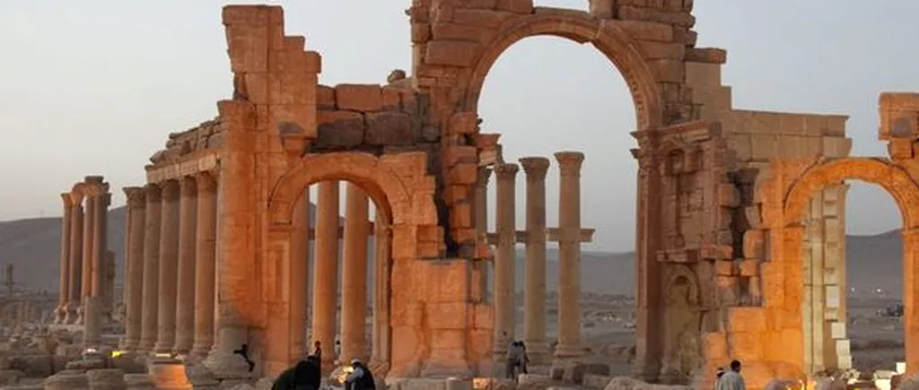 ''Triumful'' barbariei asupra istoriei: Arcul de Triumf din Palmira, aruncat în aer de Statul Islamic