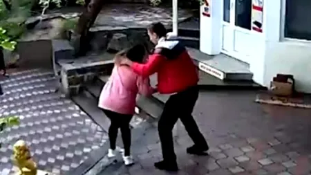 CRUNT. O vânzătoare a fost bătută de un antrenor de MMA pentru că nu l-a lăsat în magazin fără mască de protecție: „Nu mai puteam să respir” | VIDEO