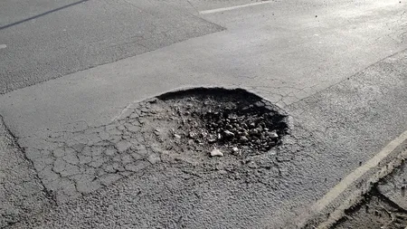 Gropile ar putea deveni istorie. Cimentul „auto-reparator