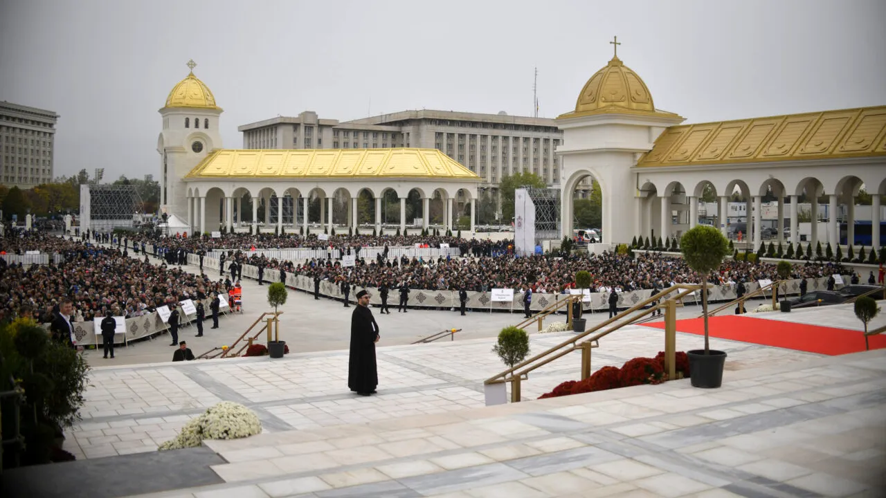 Care este noul program de vizitare a Catedralei Mânturii Neamului. Miercuri se încheie pelerinajul. Anunțul oficial al Patriarhiei