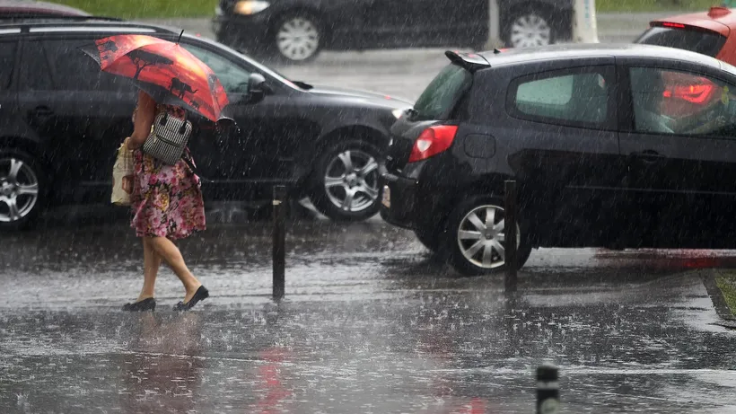 HARTĂ | Jumătate din țară, sub avertizare Cod galben de vijelii și averse torențiale / Cum va fi vremea în București