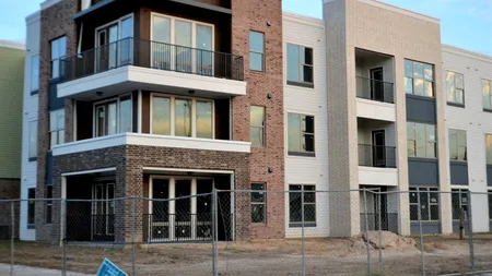 De ce CUMPĂRĂ românii APARTAMENTE NOI. „E o AFACERE PROFITABILĂ!