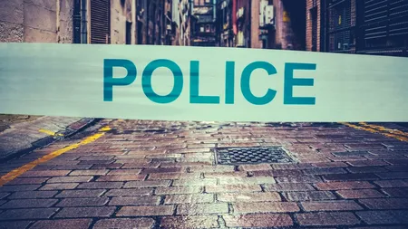 Descoperire MACABRĂ lângă o biserică din Londra. Trupul neînsuflețit al unui nou-născut, găsit într-o pungă. Apelul poliției către mamă