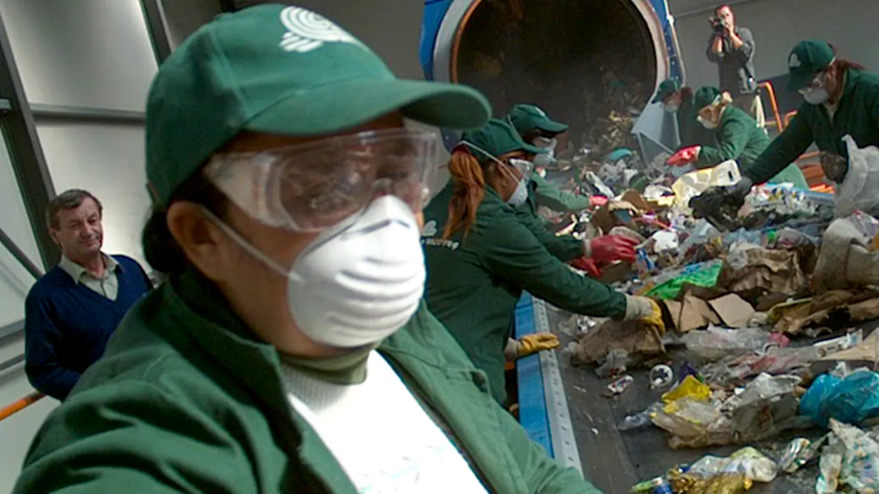 Scandal de UN MILIARD DE EURO pe piața deșeurilor. 2.000 de firme se plâng că sunt scoase din joc prin noua lege a salubrizării: cine e deputatul DIRECT INTERESAT ca legea să treacă