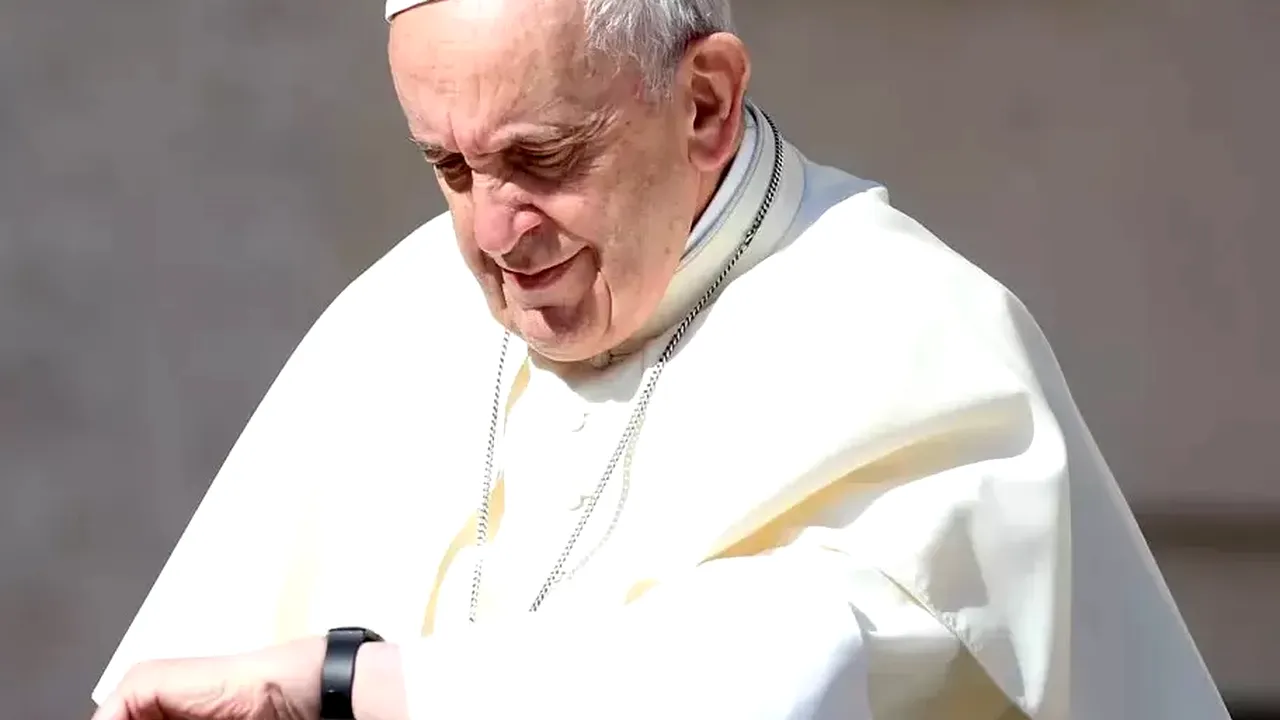 Ceasul din plastic al Suveranului Pontif, vândut cu 51.000 de dolari