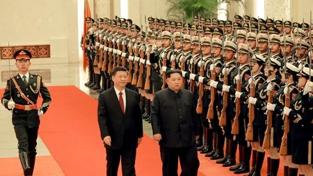 Prima vizită externă a lui Kim Jong-un de la preluarea puterii. Liderul nord-coreean, „primit călduros