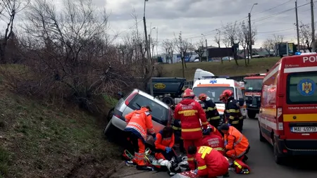 Un șofer din Neamț, în vârstă de 80 de ani, a murit la volanul mașinii pe care o conducea după ce a suferit un stop cardio-respirator